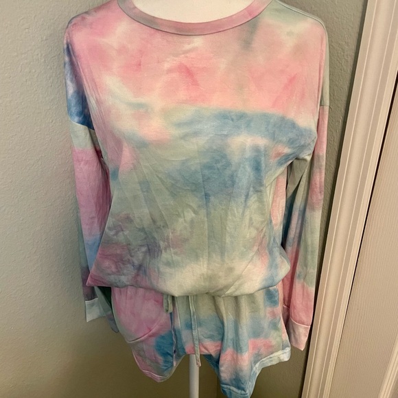 Romantichut | Pastel Tie-Dye Long-Sleeve & Drawstring Pocket Shorts - Women S - Picture 5 of 6